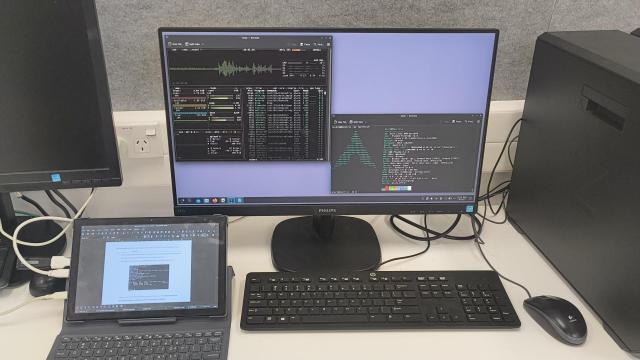PineTab2 outputs to an external display while running Libreoffice writer.