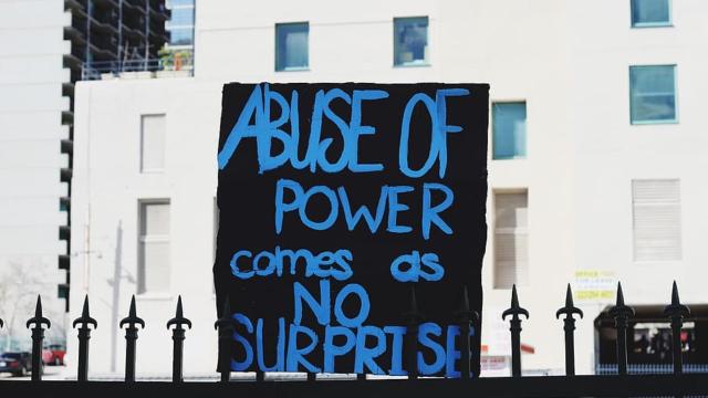 #News: #UN Special Rapporteur warns environmental defenders face persecution worldwide, criminalisation, imprisonment and violence. Legal protection is urgently needed! 🧐⚠️ Protect #HumanRights and Protect the #Defenders! @palmoildetect #COP30 
https://www.business-humanrights.org/en/latest-news/un-special-rapporteur-documents-complaints-and-regional-threats-against-environmental-defenders-under-the-aarhus-convention/?utm_source=mastodon&utm_medium=Palm+Oil+Detectives&utm_campaign=publer
