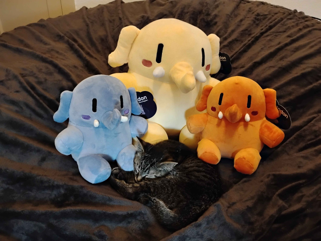 Totoro [kitten] finally decided to rest with the entire Plushtodon family. Totoro approves of this purchase.