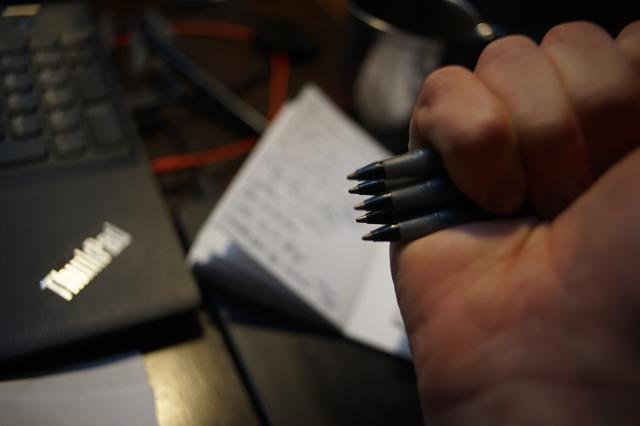 Five BIC pen to trace sheet music.