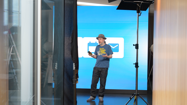 Backstage photo: Jos Poortvliet presenting 