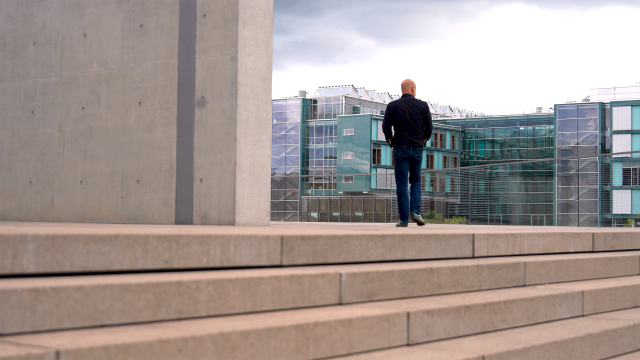 Backstage photo: Frank Karlitschek in urban setting