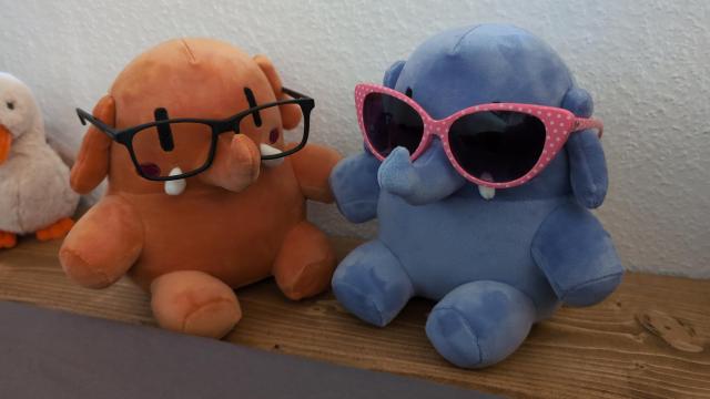 two #plushtodon wearing glasses