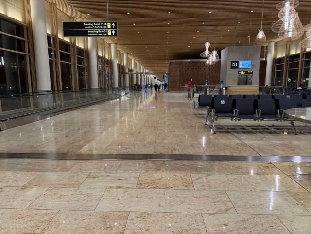 The corridors of terminal 2 have only a handful of people. Usually totally packed. 