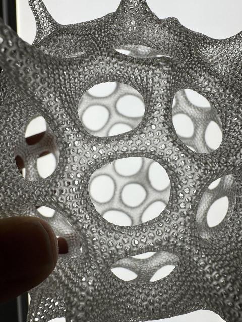 Close up of the cellular mesh 