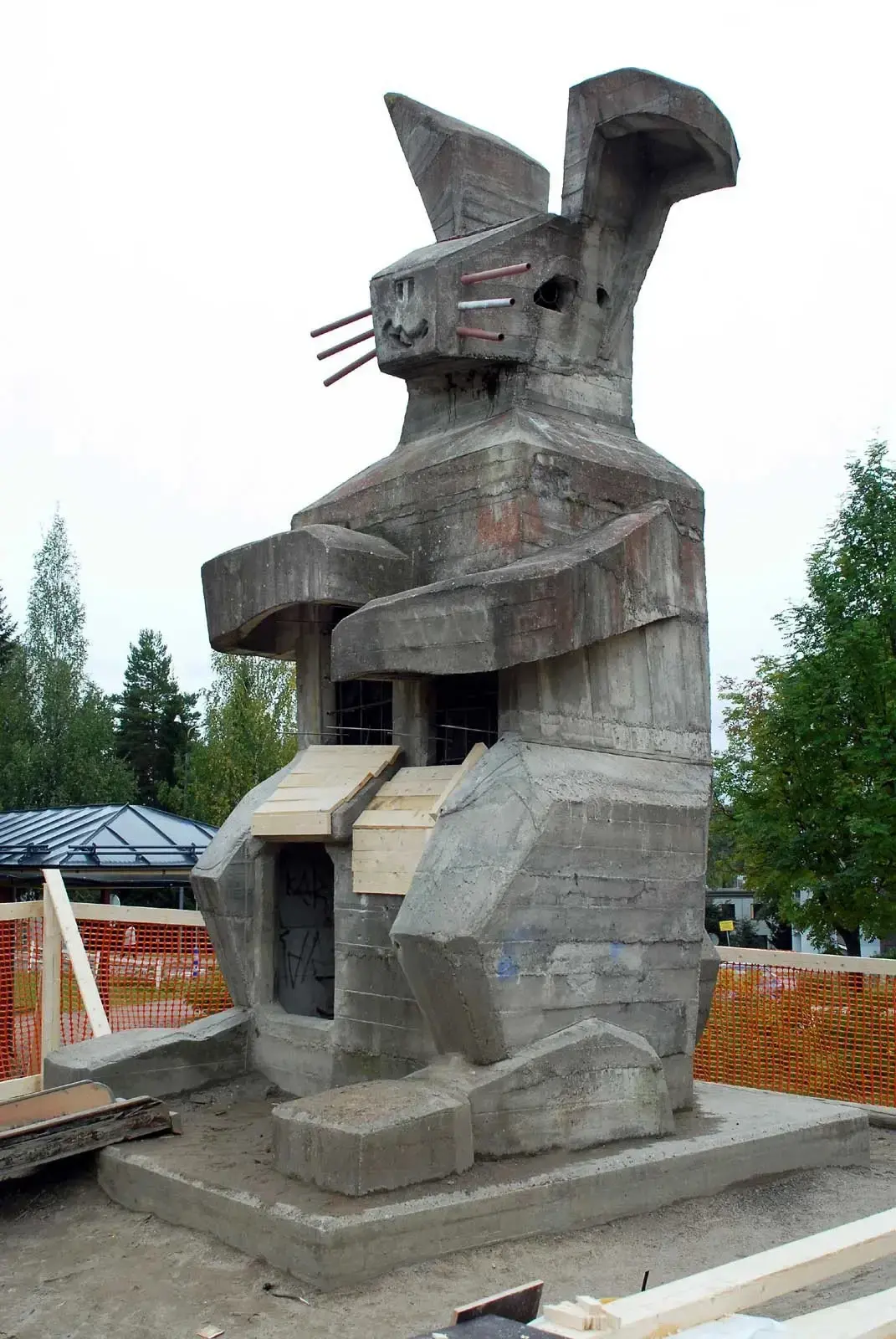 A concrete Easter bunny in the brutalist style. Located in the Pupuhuhta ('Bunny Swidden') neighbourhood of Jyväskylä, Finland. https://jalkaisin.blogspot.com/2015/10/pihapiristysta-pupuhuhdassa-jyvaskyla.html