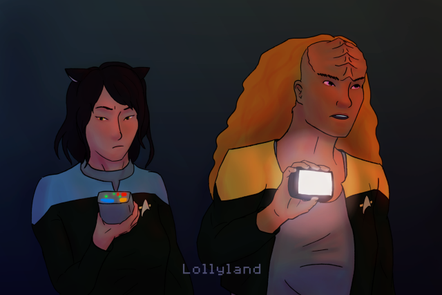 ENG crossover fanart of Blake and Yang from RWBY in the Star Trek universe. Blake looks like a dark haired catgirl with a The Next Generation blue uniform, and she's holding a tricorder. Yang is an orange haired Klingon with a yellow open uniform jacket, and holding a flashlight. the background has some red light, it's like an emergency situation in a ship. ESP fanart crossover de Blake y Yang de RWBY en el universo de Star Trek. Blake es como una catgirl de pelo negro, lleva un uniforme azul de los de TNG, y lleva un tricorder en la mano. Yang es una Klingon de pelo anaranjado, y lleva un uniforme amarillo con la chaqueta abierta, está sujetando una linterna. el fondo está poco iluminado de rojo, como si hubiera una emergencia en la nave.