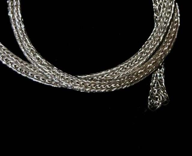 Detail of the chain in the making process