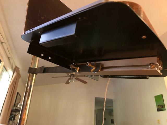 Sliding rail at full extension. 