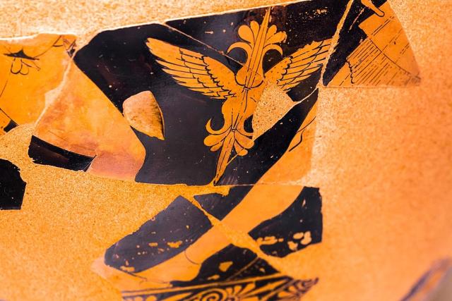 Pottery (clay) showing symbol of the fireball, aka Thunderbolt of Zeus. Late archaic/early classical, ca. 470 BCE. Veii, Portonaccio sanctuary (votive offering) - Roma, Museo nazionale etrusco di Villa Giulia.
