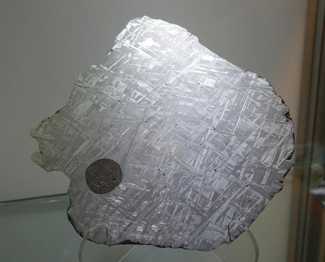 The Muonionalusta Iron Meteorite was found in 1906 close to the village of Kitkiöjärvi, near the Muonio River in the north of Sweden.