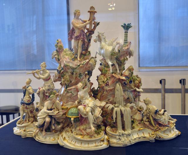 Kändler's collection "Apollo and the Muses of Parnassus," Meissen, ~1750, Museum für Angewandte Kunst Frankfurt am Main.
